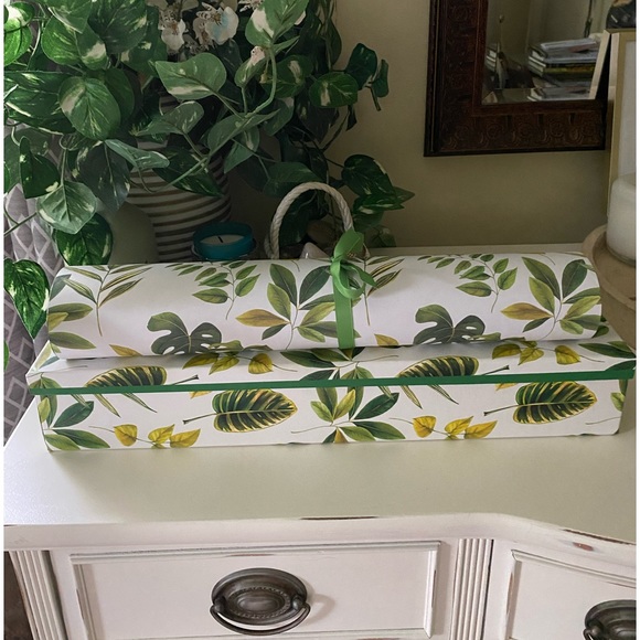 NEW WITH TAGS—The Gift Wrap Co.—5 “Jungle Jasmine” Scented Drawer Liners - Picture 1 of 11
